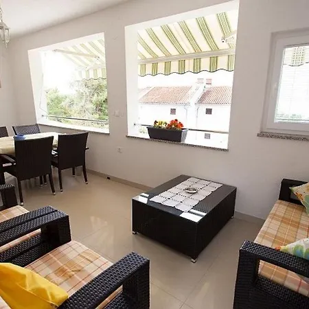 Apartment Large Terrace In 3623-3 Omisalj