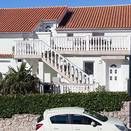 Large Terrace In 3623-3 Omišalj