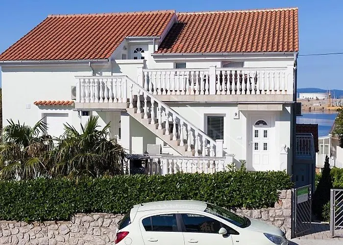 Large Terrace In 3623-3 Omišalj